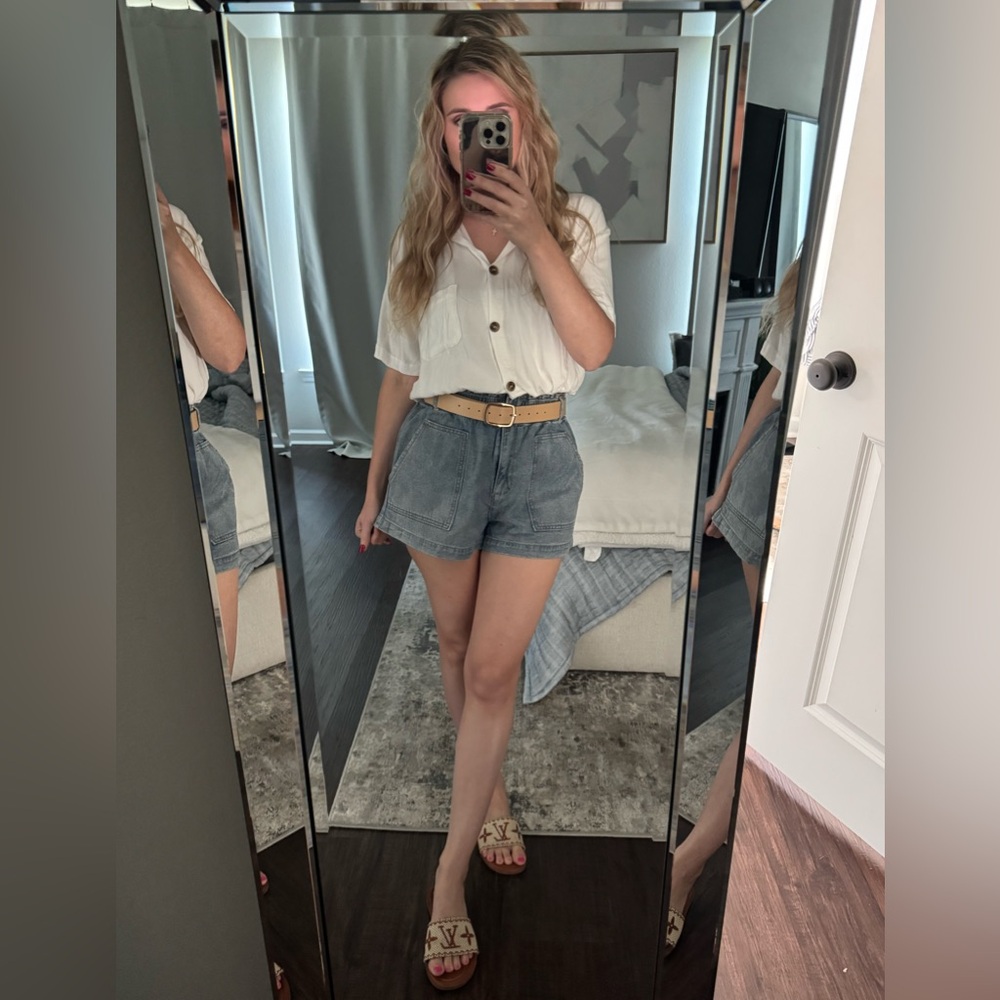 Mustard Seed Elastic Waist High Rise Denim Shorts Women's Medium Blue Distressed - Picture 2 of 16